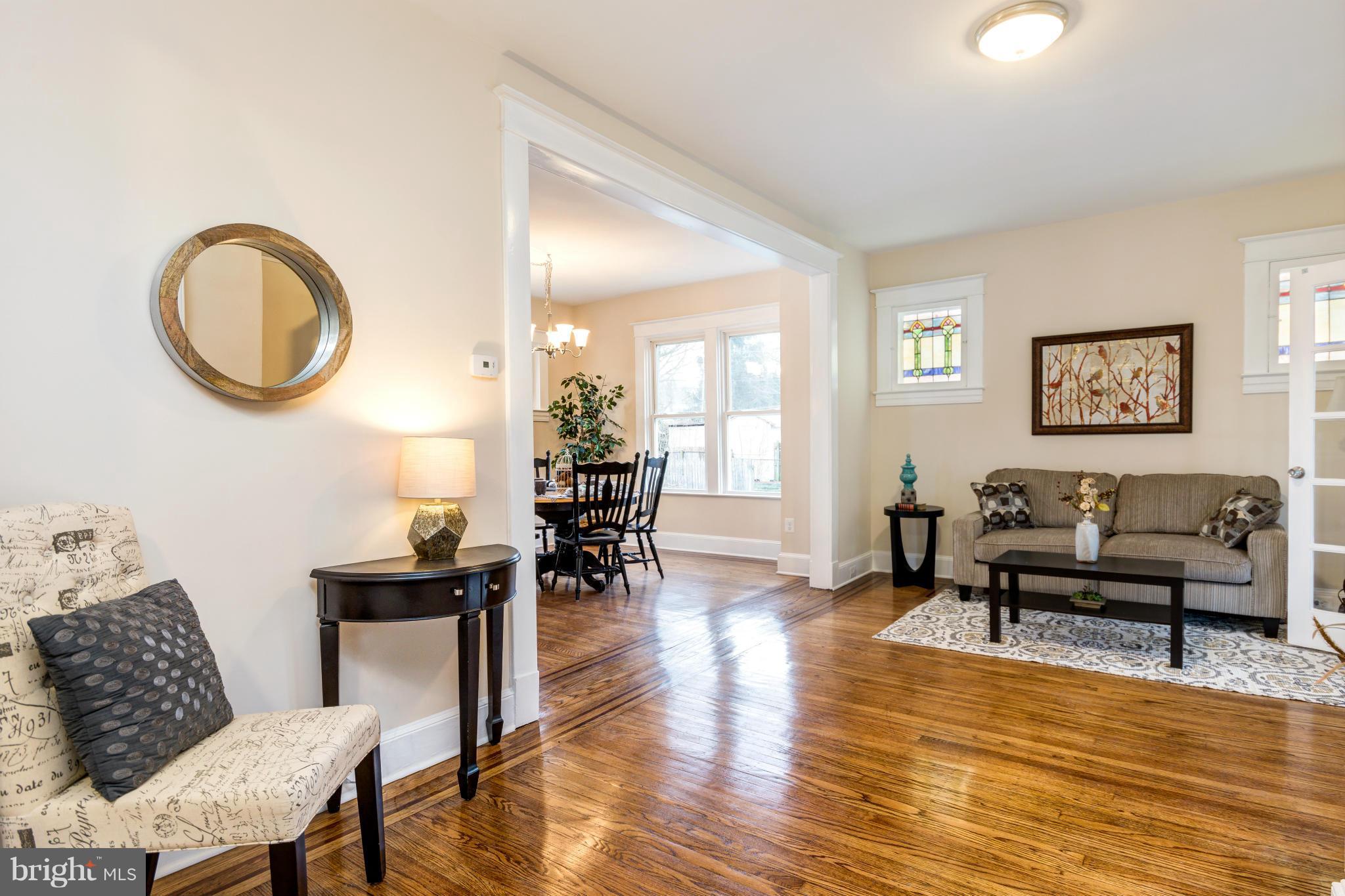 3114 Cedarhurst Road Baltimore, MD 21214 - Photo 7 of 30 Living Room