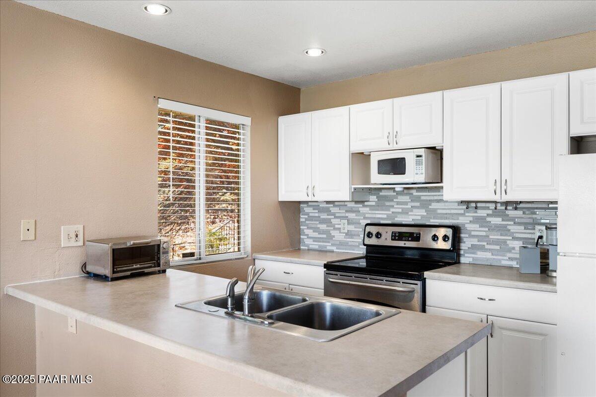 3050 Smokey Road, Unit 20D Prescott, AZ 86301 - Photo 13 of 32 13-Kitchen