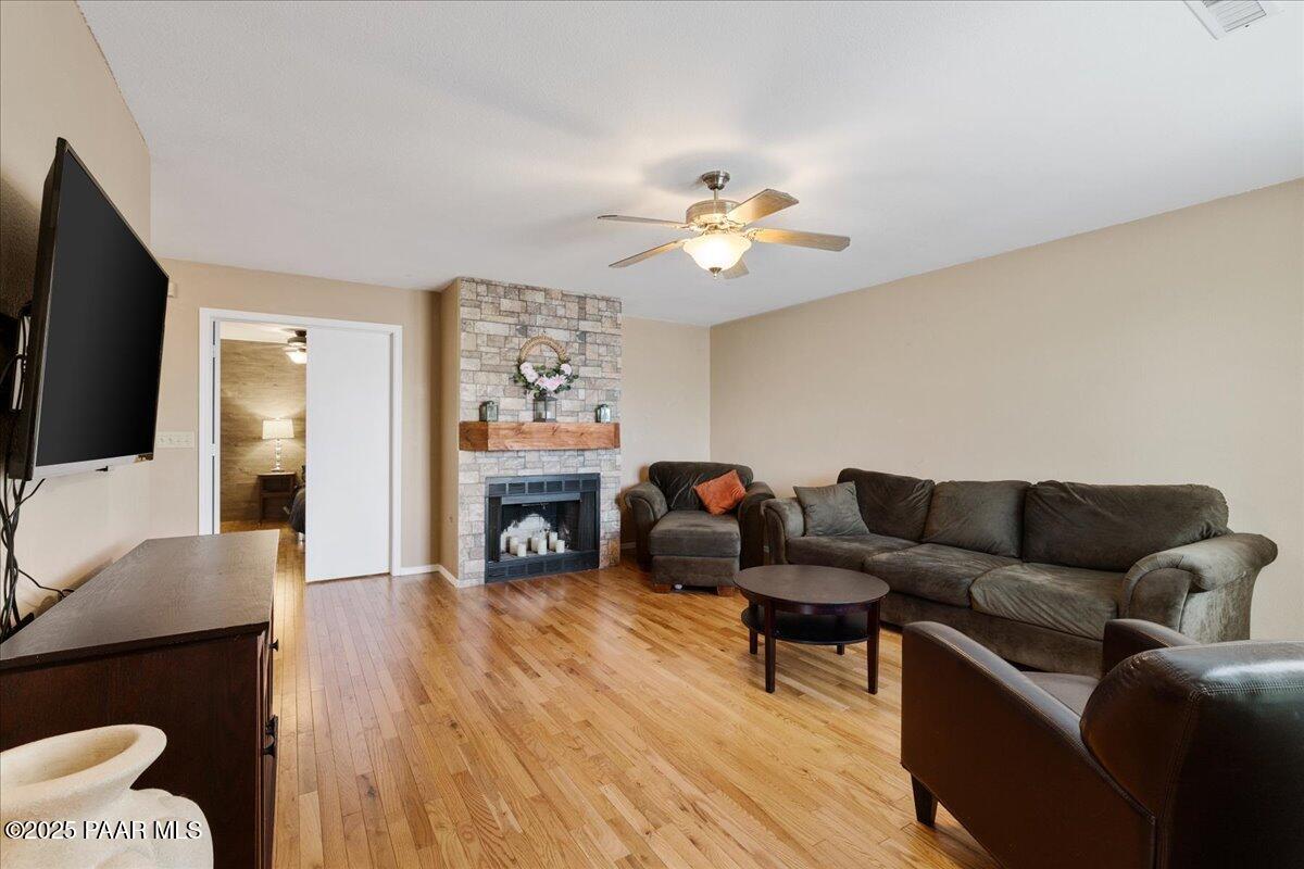 3050 Smokey Road, Unit 20D Prescott, AZ 86301 - Photo 5 of 32 05-Living Room