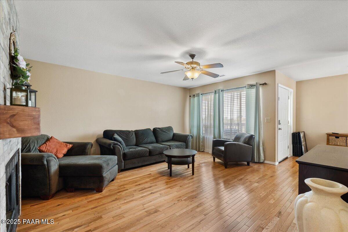 3050 Smokey Road, Unit 20D Prescott, AZ 86301 - Photo 7 of 32 07-Living Room