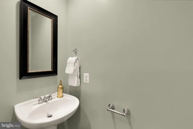 $1,150,000 | 670 9th Street Southwest, Washington, DC 20024