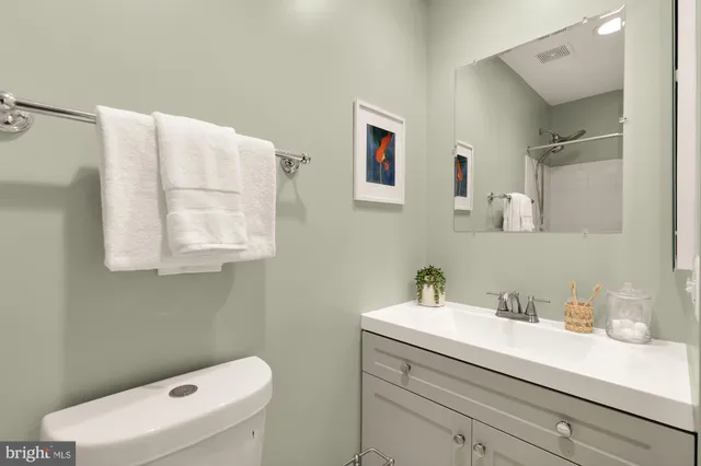 $1,150,000 | 670 9th Street Southwest, Washington, DC 20024