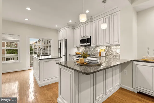 $1,150,000 | 670 9th Street Southwest, Washington, DC 20024