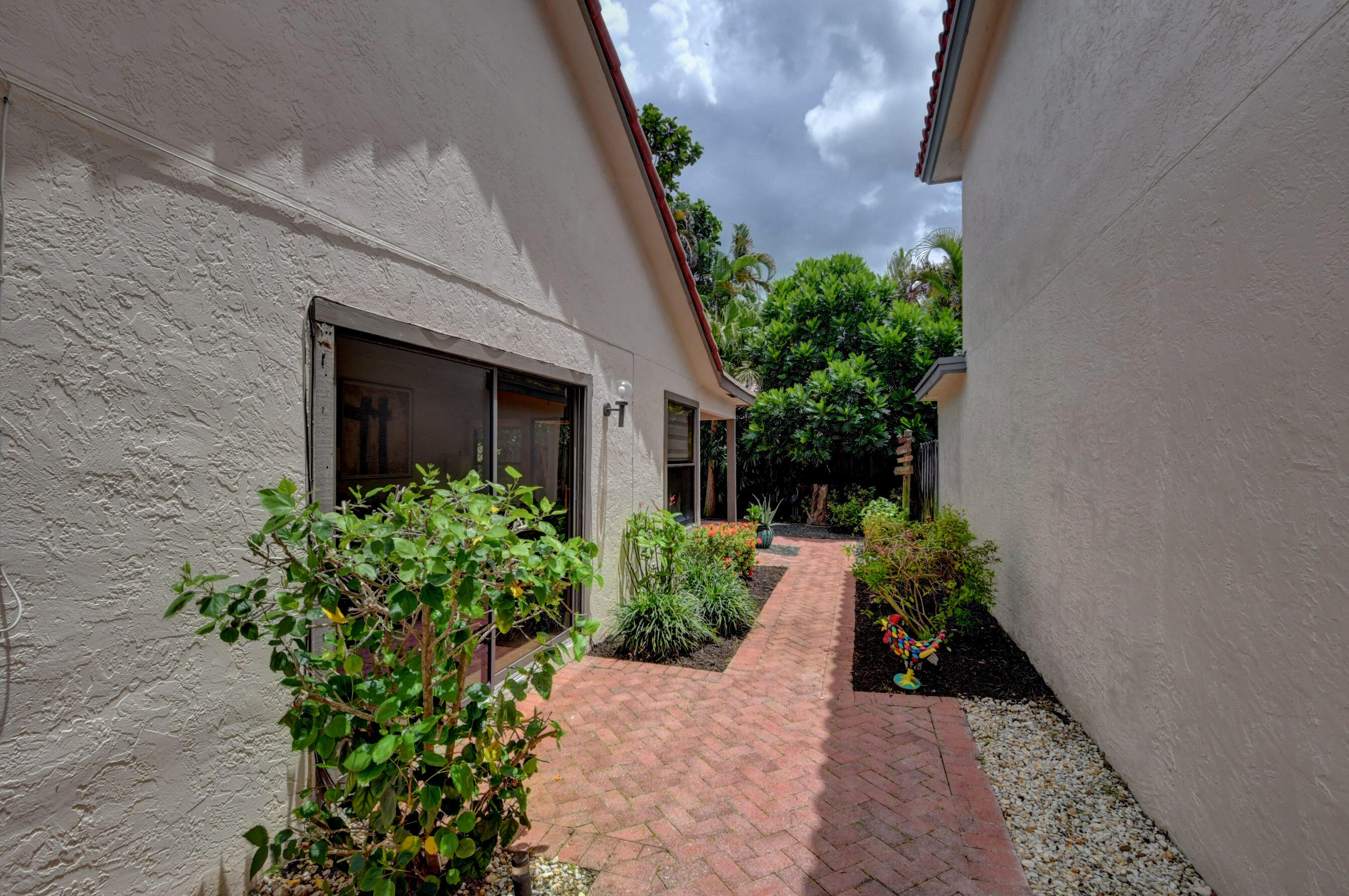 5532 Eton Court Boca Raton, FL 33486 - Photo 11 of 62 Side-yard 1