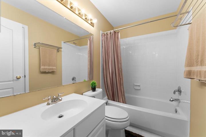 20900 Trinity Square Sterling, VA 20165 - Photo 27 of 38 a bathroom with a sink mirror toilet and bathtub