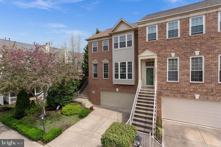 20900 Trinity Square Sterling, VA 20165 - Photo 35 of 38 a front view of a house with a yard