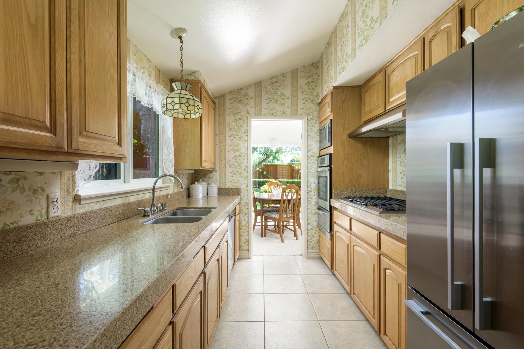 258 Iris Avenue Goleta, CA 93117 - Photo 11 of 28 Kitchen