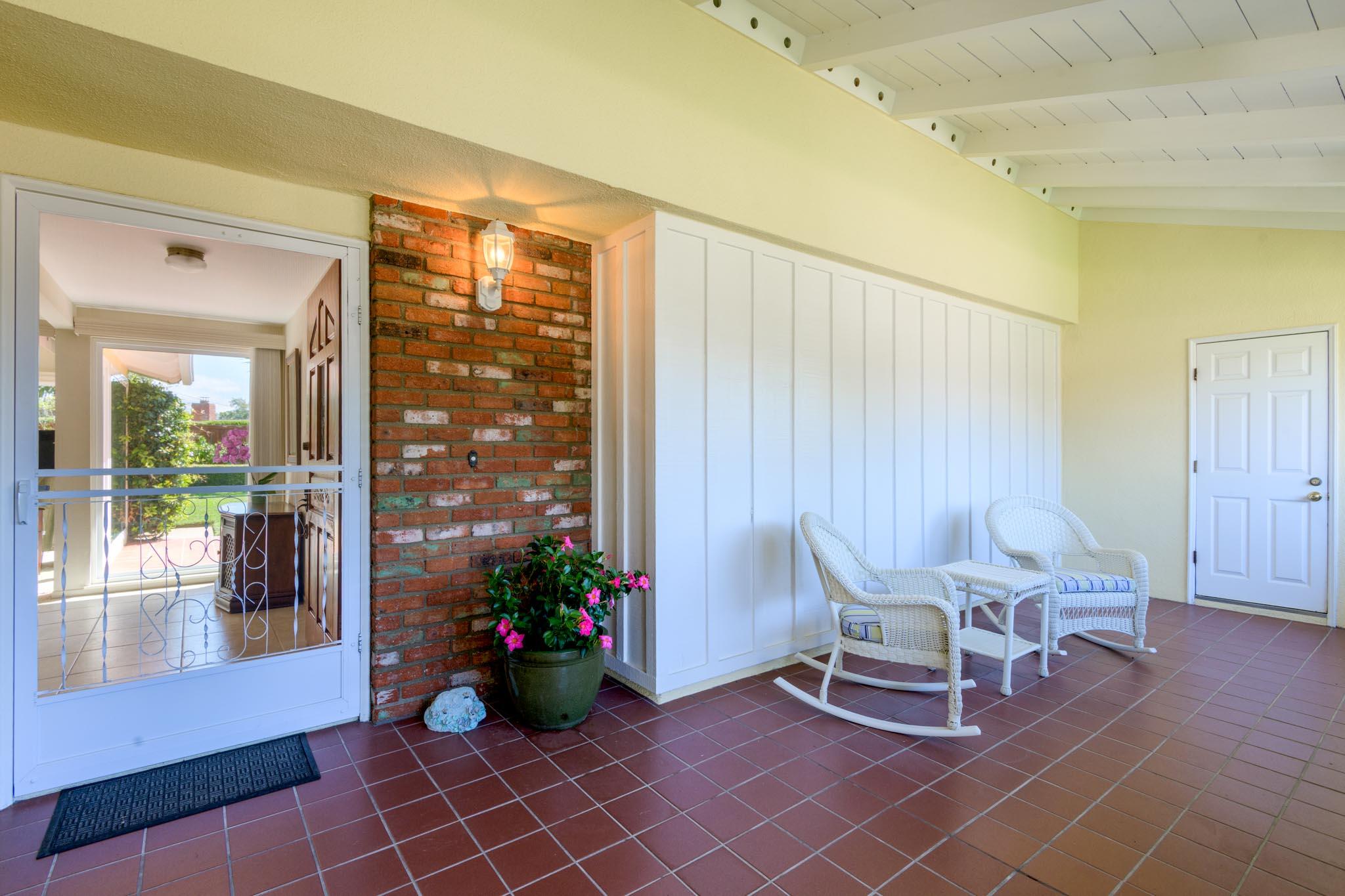 258 Iris Avenue Goleta, CA 93117 - Photo 6 of 28 Front Patio