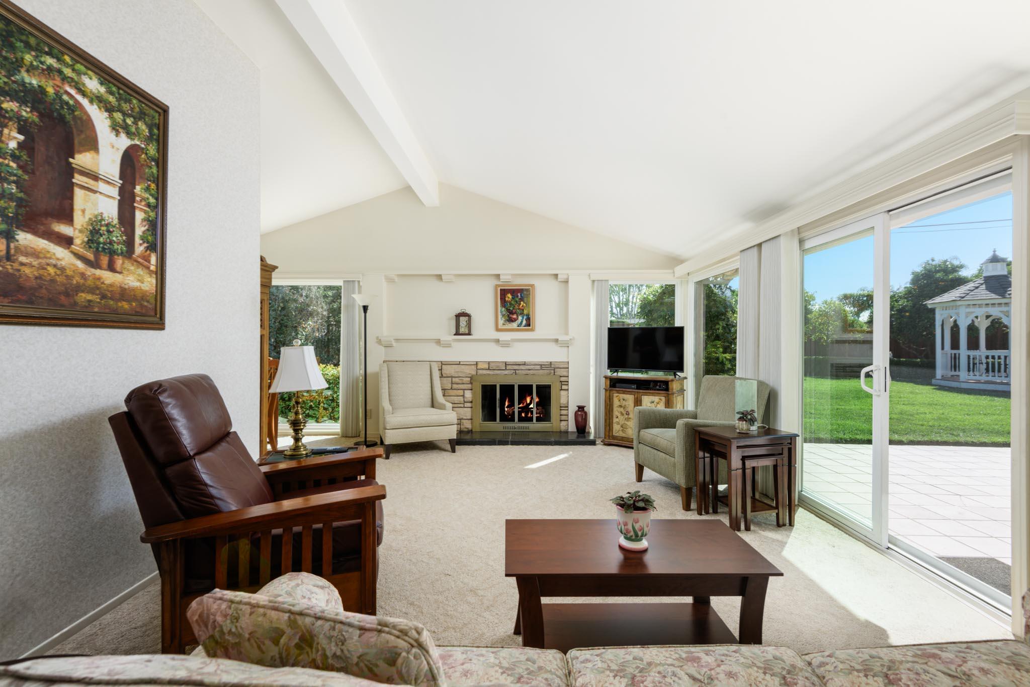 258 Iris Avenue Goleta, CA 93117 - Photo 7 of 28 Living Room