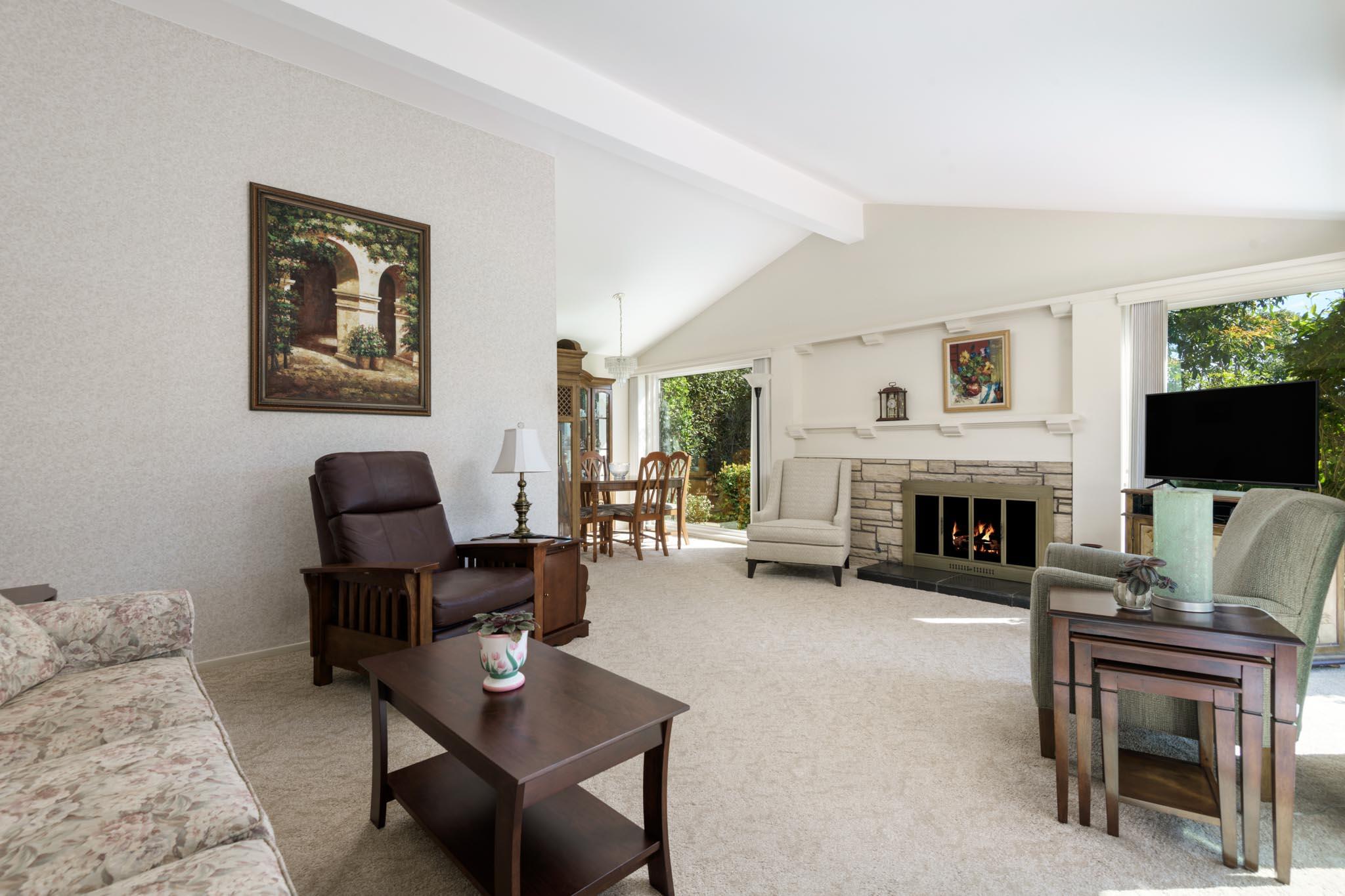 258 Iris Avenue Goleta, CA 93117 - Photo 9 of 28 Living Room