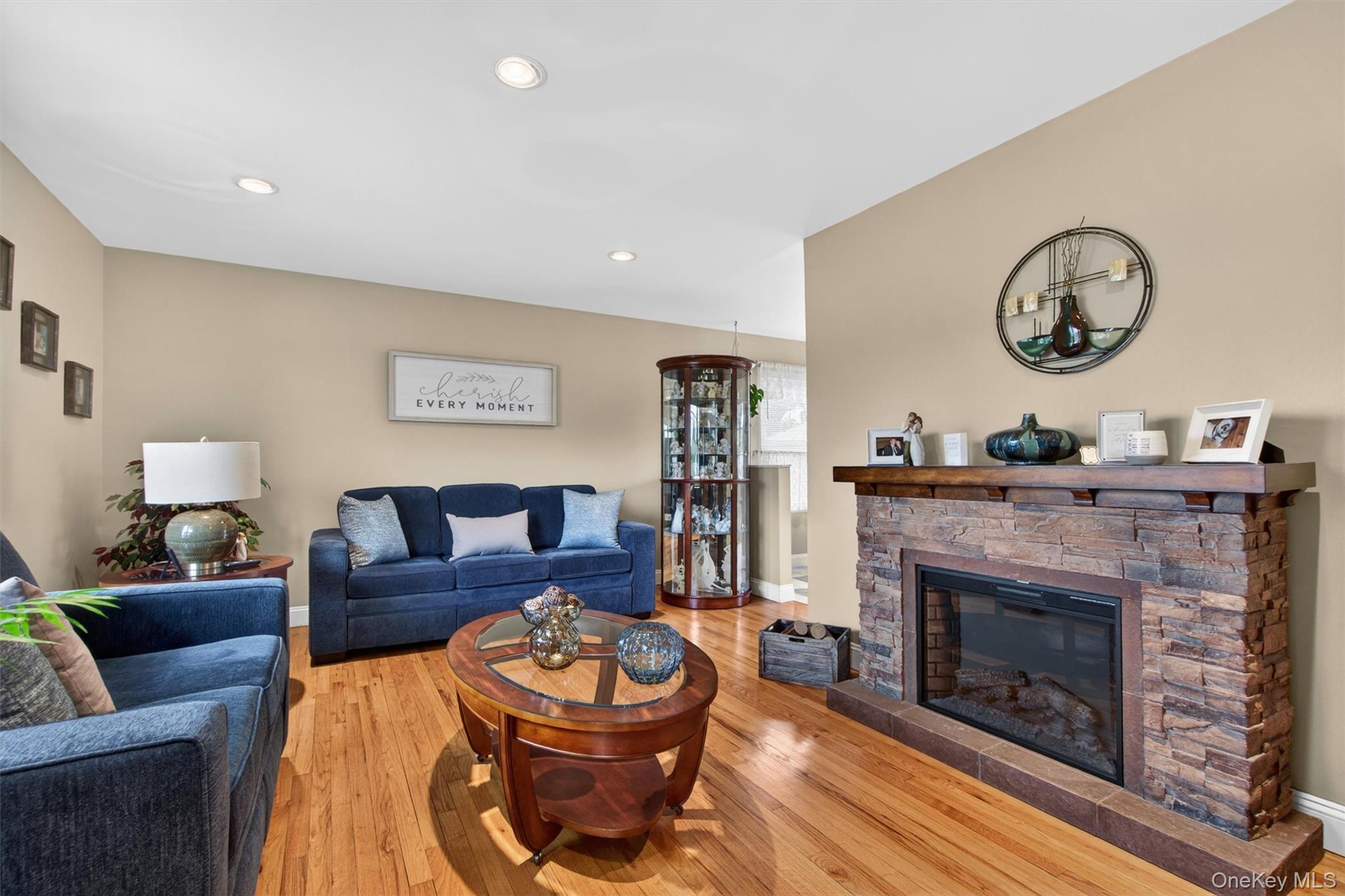 83 Riverview Drive Fishkill, NY 12524 - Photo 4 of 50