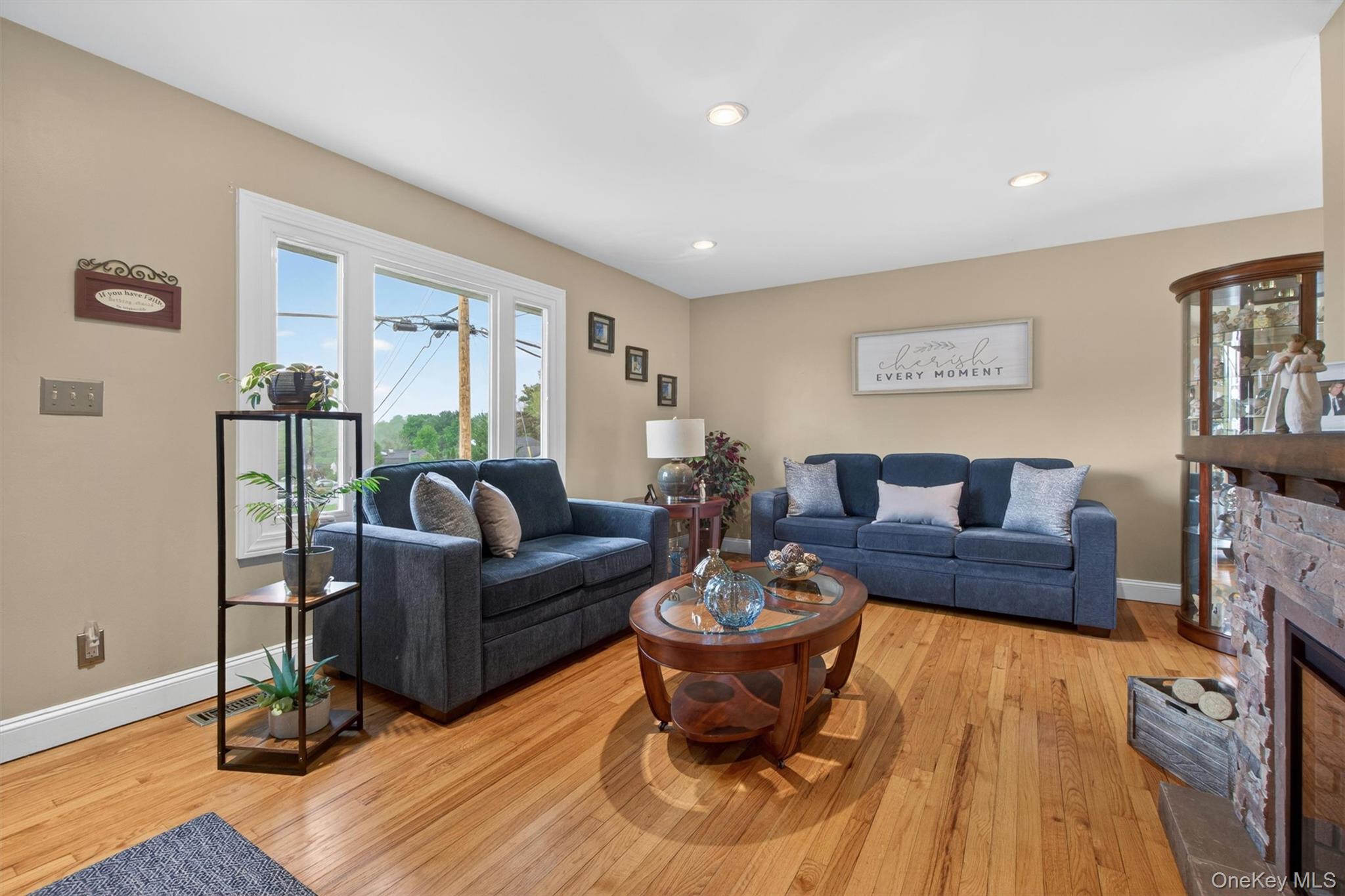 83 Riverview Drive Fishkill, NY 12524 - Photo 5 of 50