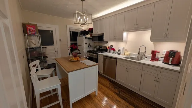 $2,600 | 54 Saxton Street, Unit 2, Boston, MA 02125