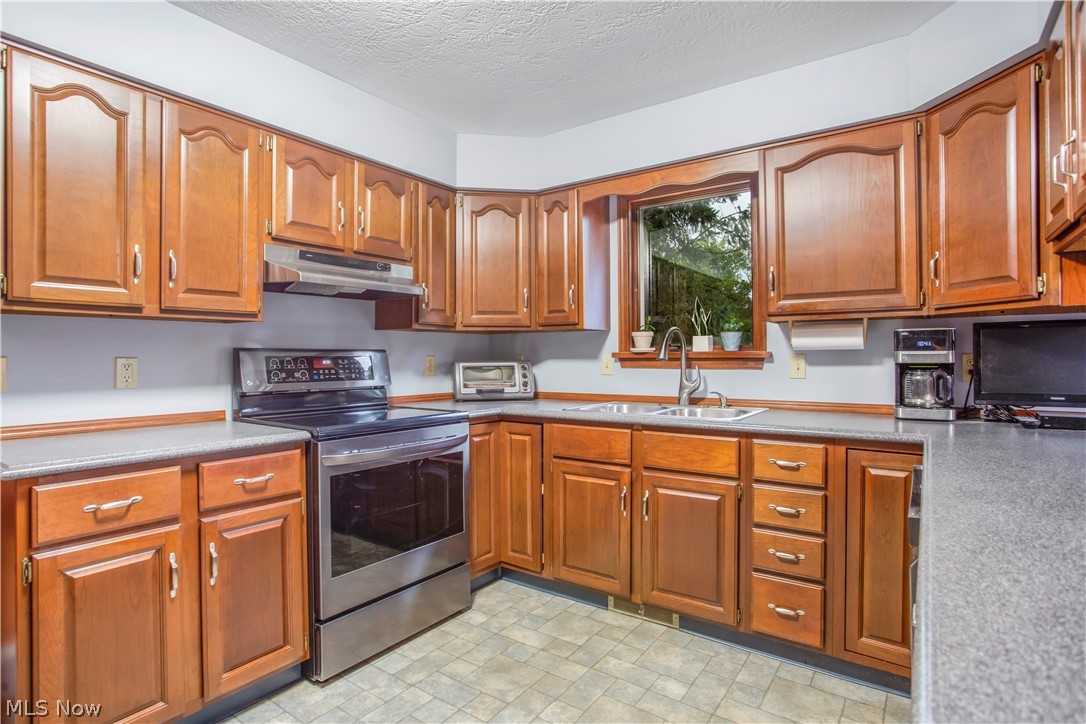 38732 Robson Road Grafton, OH 44044 - Photo 6 of 33 Gallery Image 6