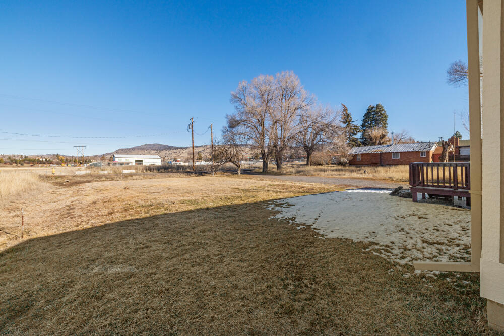 214 Gage Road Klamath Falls, OR 97601 - Photo 31 of 33 214GageRd-30