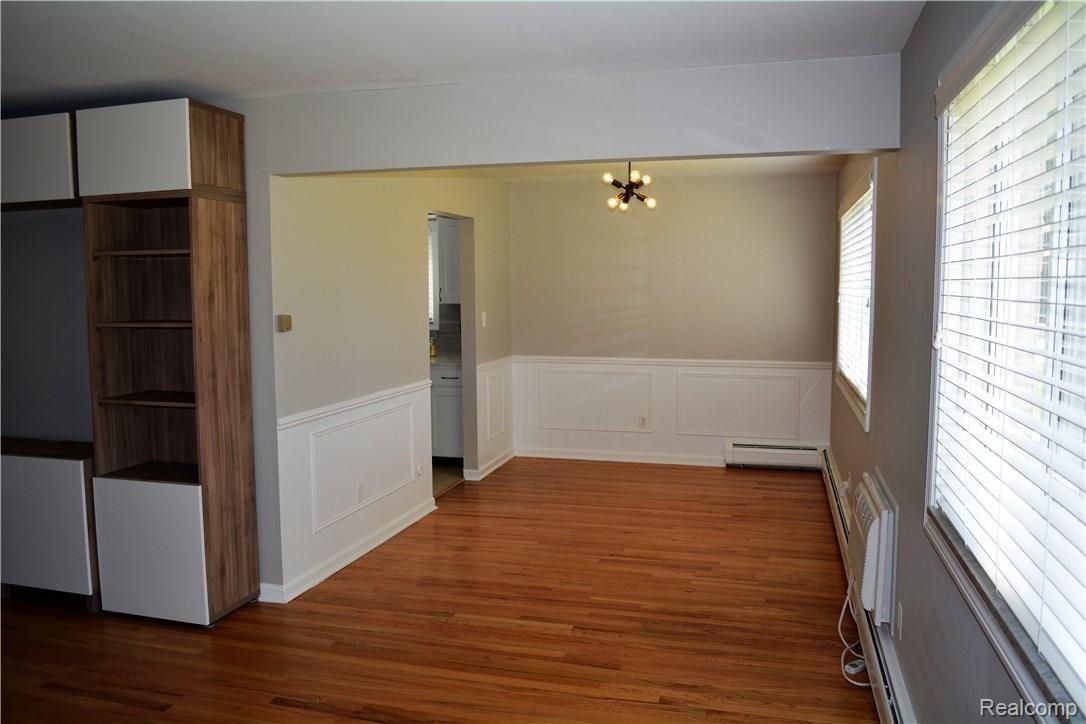 4113 Telegraph Road, Unit 128 Bloomfield Hills, MI 48302 - Photo 5 of 22 Dining 2.jpg