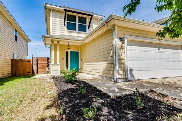a view of a house with backyard and garden