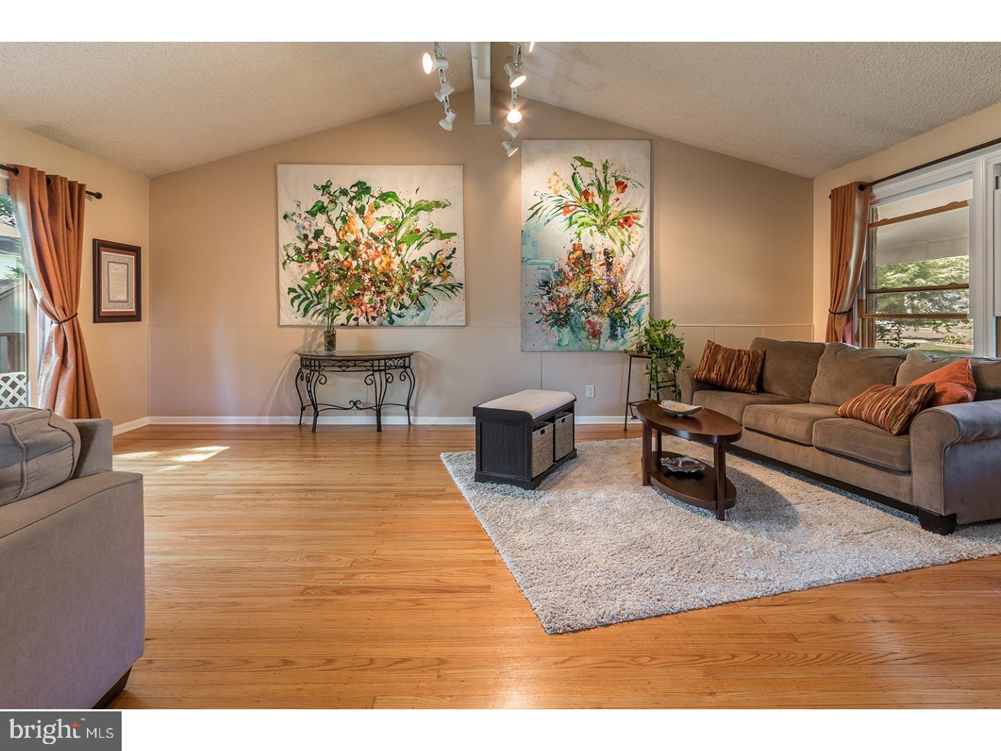 105 Leeds Road Mount Laurel, NJ 08054 - Photo 5 of 19 Living Room