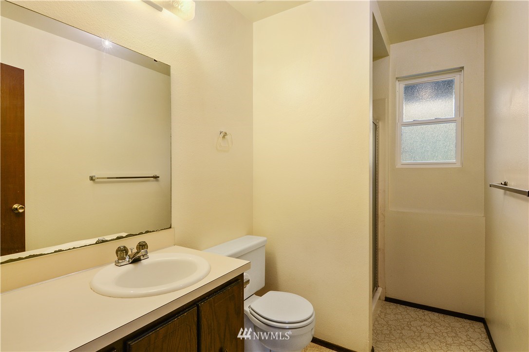 315 214th Street Southwest Bothell, WA 98021 - Photo 14 of 20