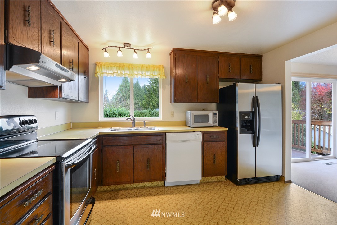 315 214th Street Southwest Bothell, WA 98021 - Photo 5 of 20