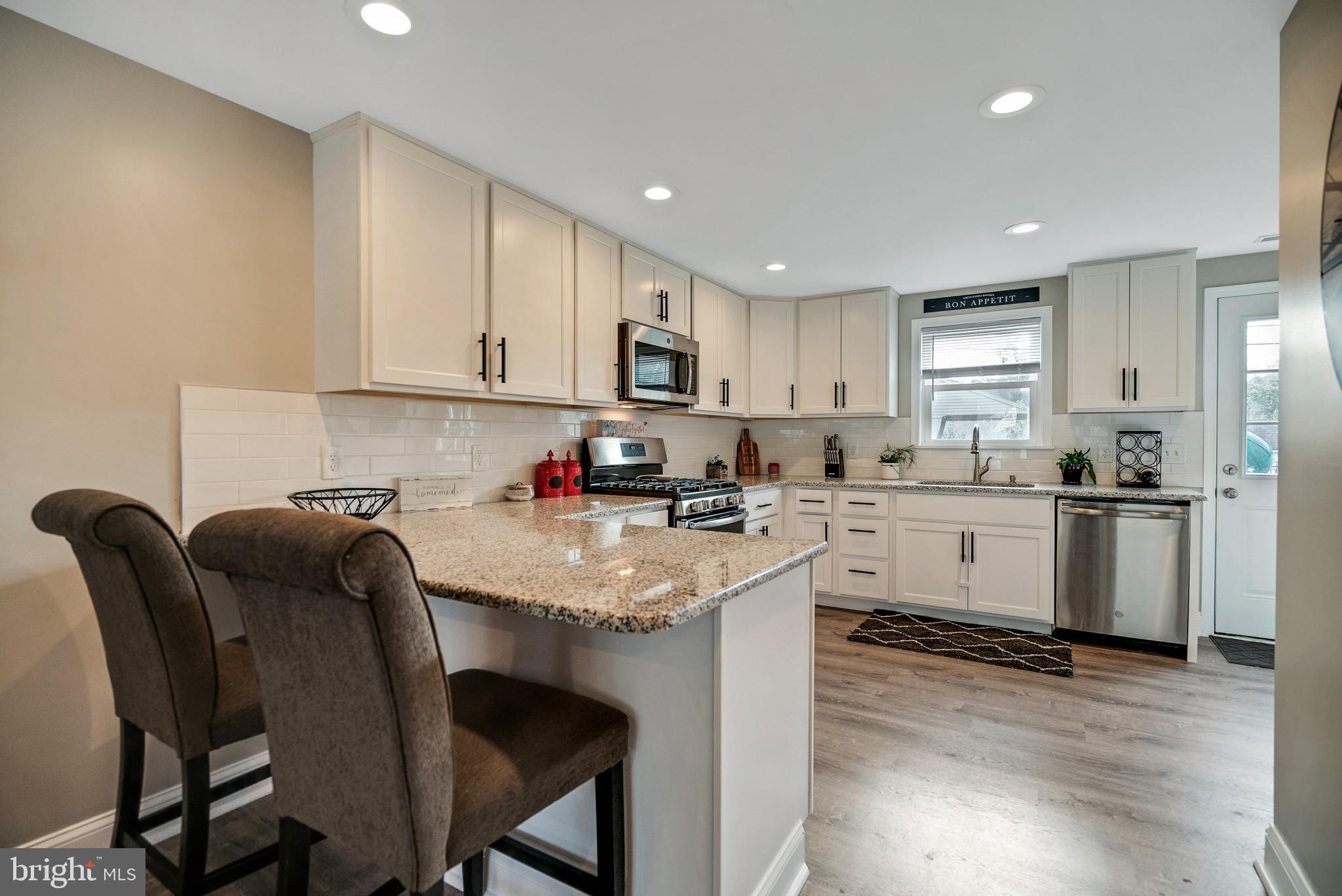 502 Coursey Road Oreland, PA 19075 - Photo 8 of 32 Kitchen bar
