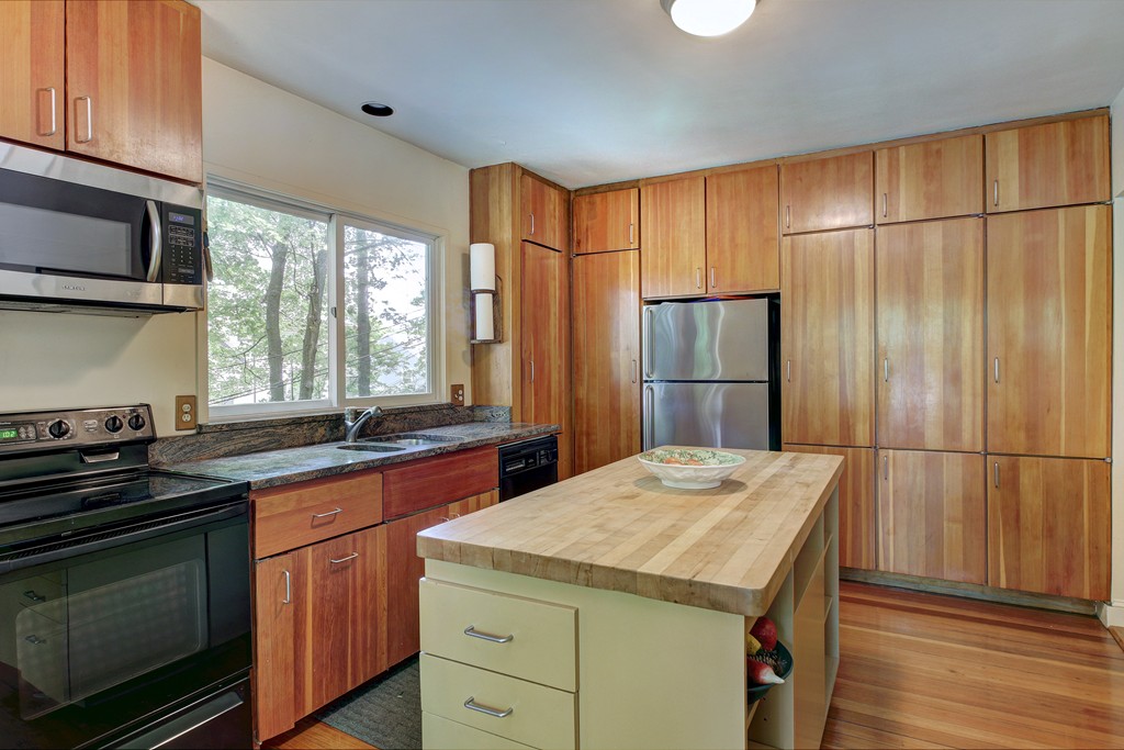 18 Devon Terrace Newton, MA 02459 - Photo 10 of 30 Gallery Image 10