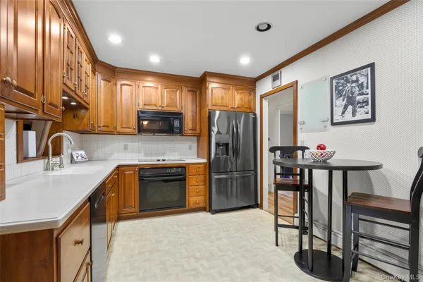 $475,000 | 11 Gale Drive, Poughkeepsie, NY 12603