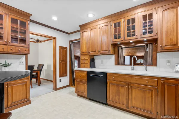 $475,000 | 11 Gale Drive, Poughkeepsie, NY 12603