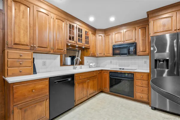 $475,000 | 11 Gale Drive, Poughkeepsie, NY 12603