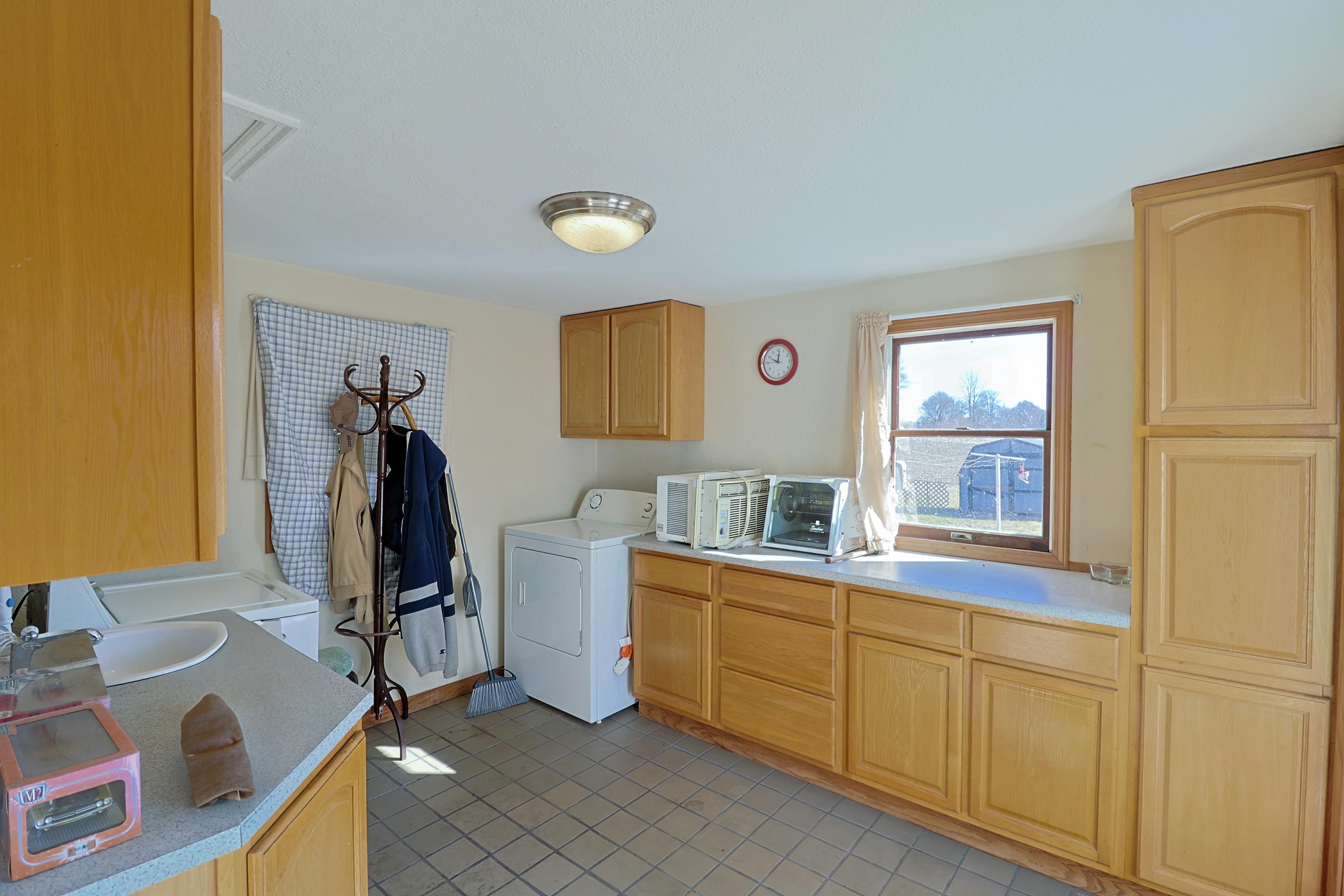 11669 West County Line Road Blanchard, MI 49310 - Photo 12 of 24