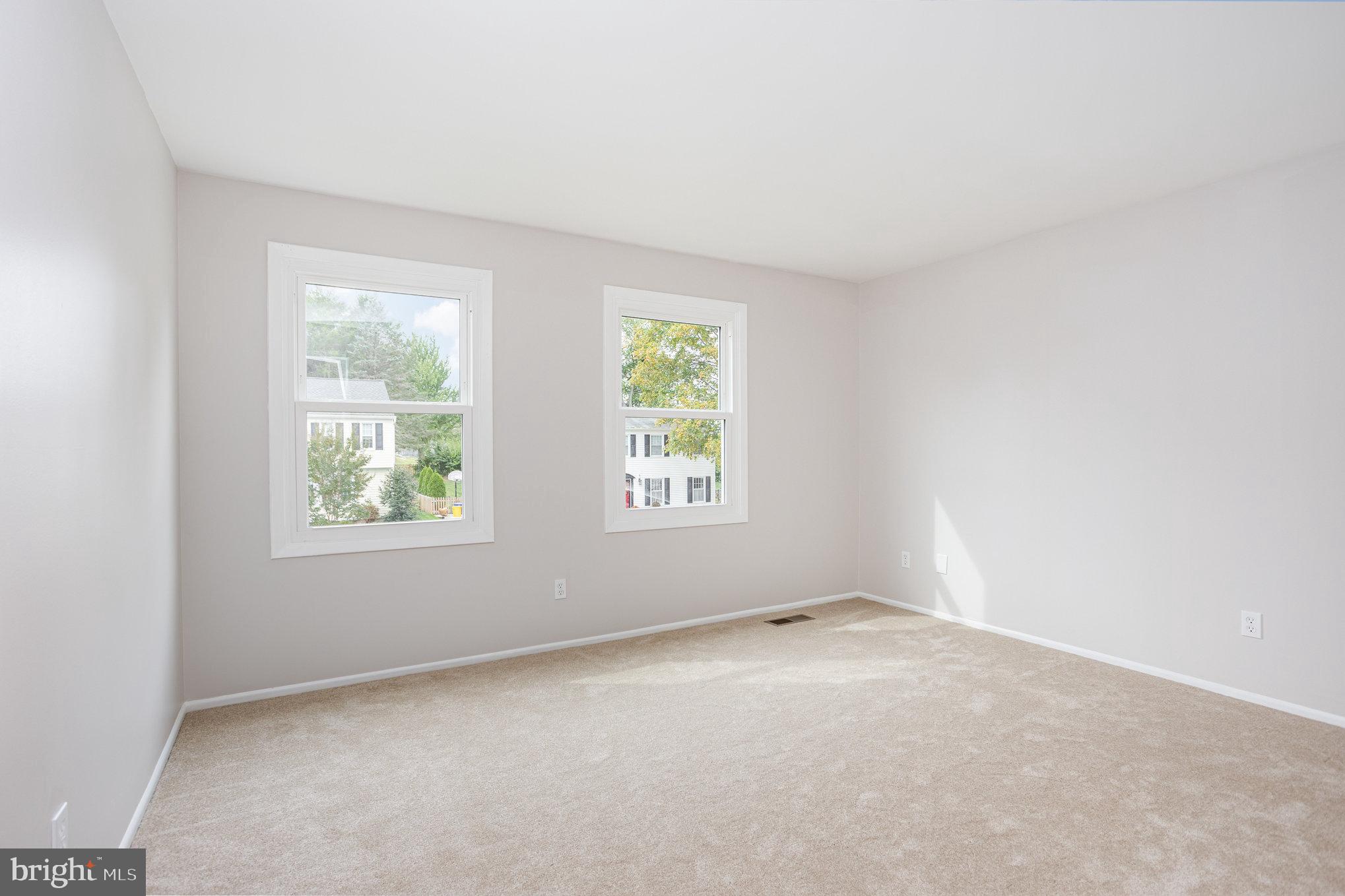 10509 Longbranch Road Cockeysville, MD 21030 - Photo 22 of 38 an empty room with windows