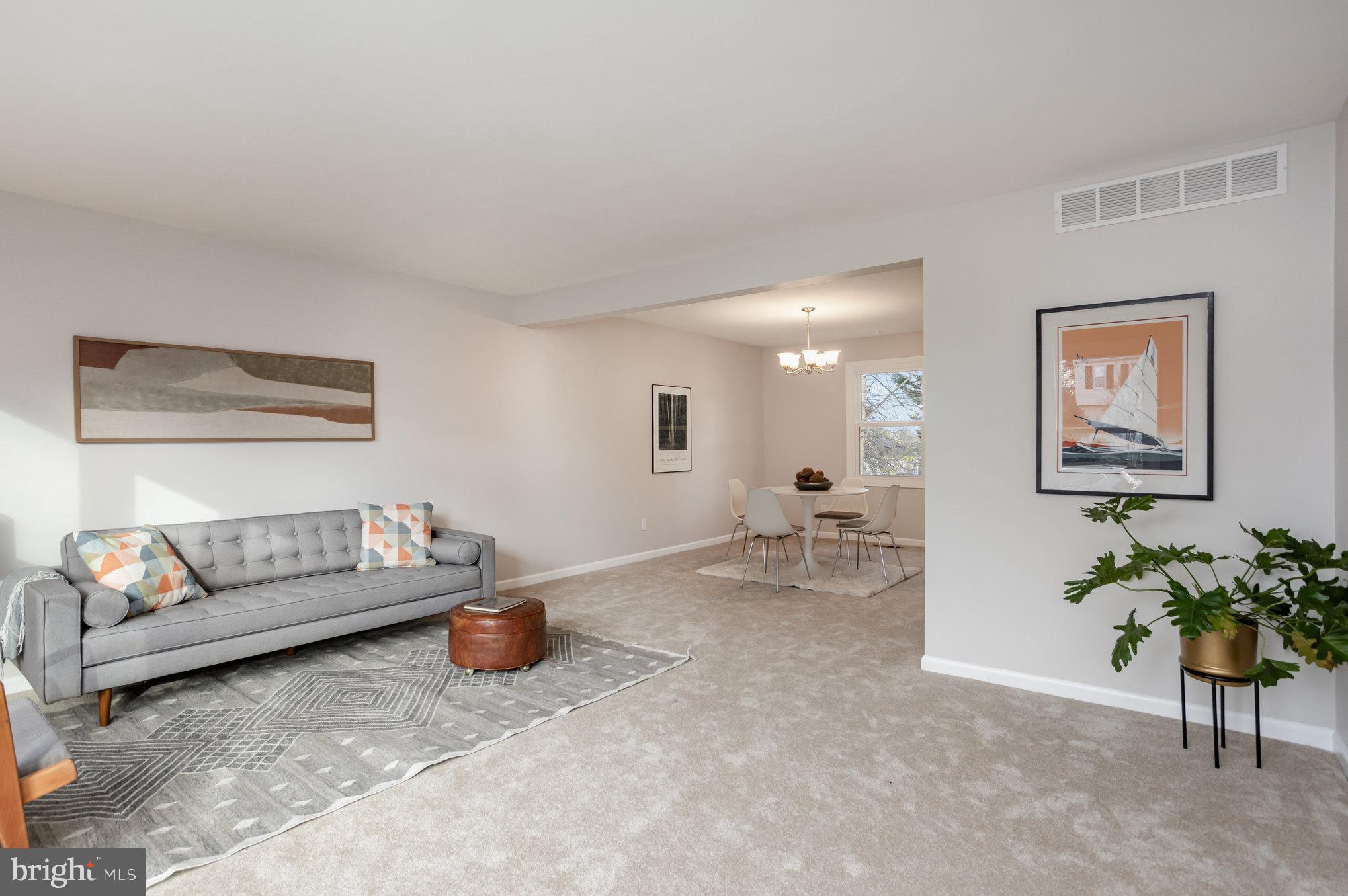 10509 Longbranch Road Cockeysville, MD 21030 - Photo 4 of 38 a living room with furniture and a potted plant
