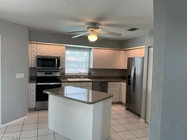 $2,595 | 17557 Duquesne Road, Fort Myers, FL 33967