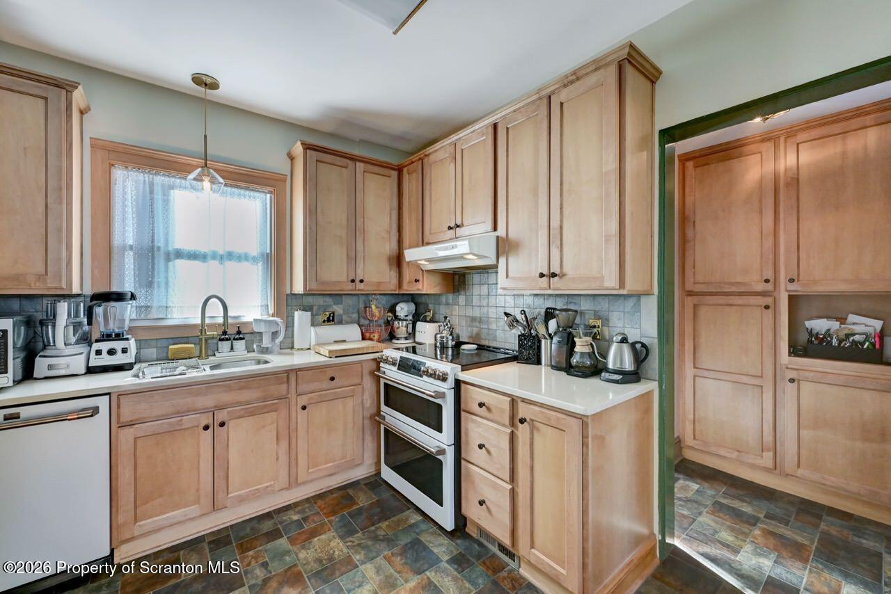 902 Columbia Street Scranton, PA 18509 - Photo 21 of 66 902 Columbia St 23 Large