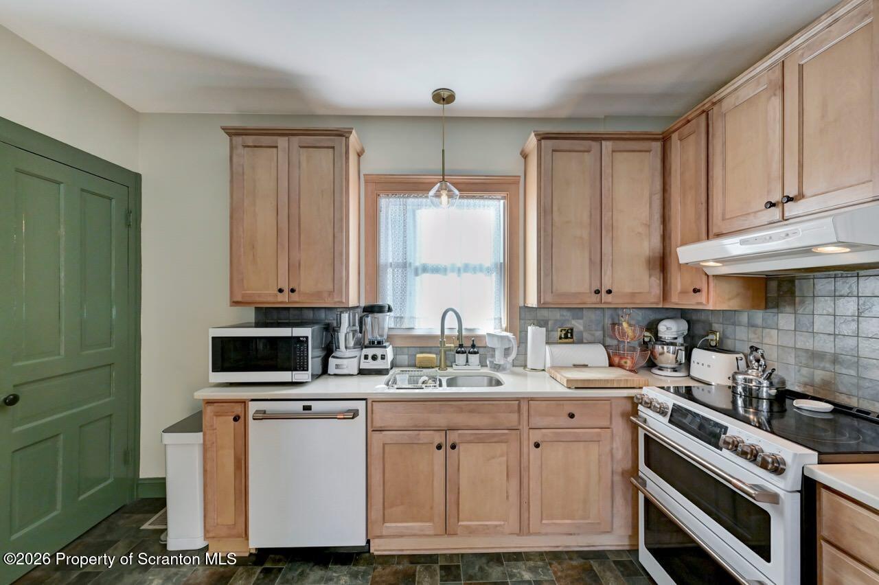 902 Columbia Street Scranton, PA 18509 - Photo 23 of 66 a kitchen with appliances a sink and cabinets
