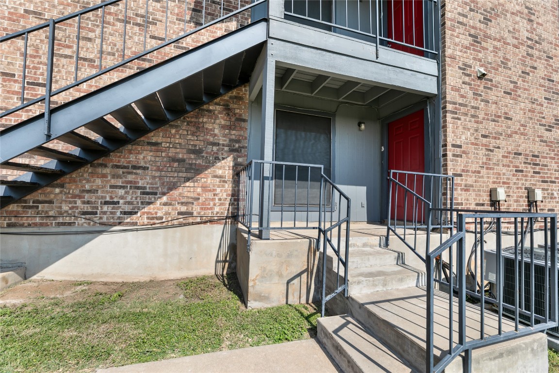 4304 Acropolis Court, Unit B Austin, TX 78759 - Photo 18 of 22 a view of entryway