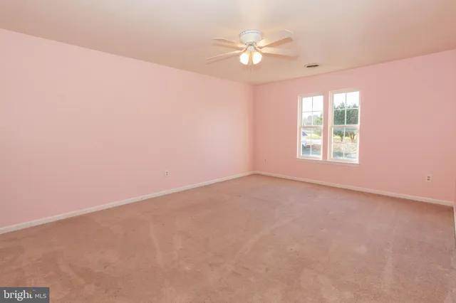 a view of livingroom with furniture