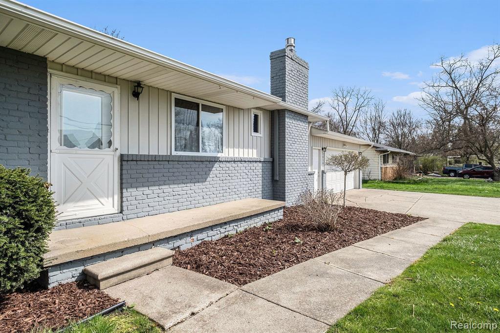 3434 East Rolston Road Fenton, MI 48430 - Photo 5 of 28