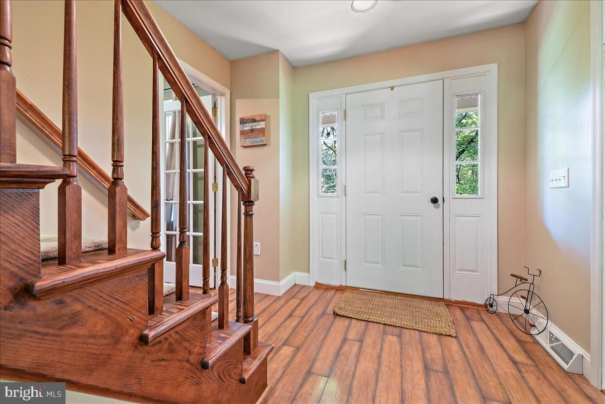 555 Candy Road Mohnton, PA 19540 - Photo 4 of 31 Foyer