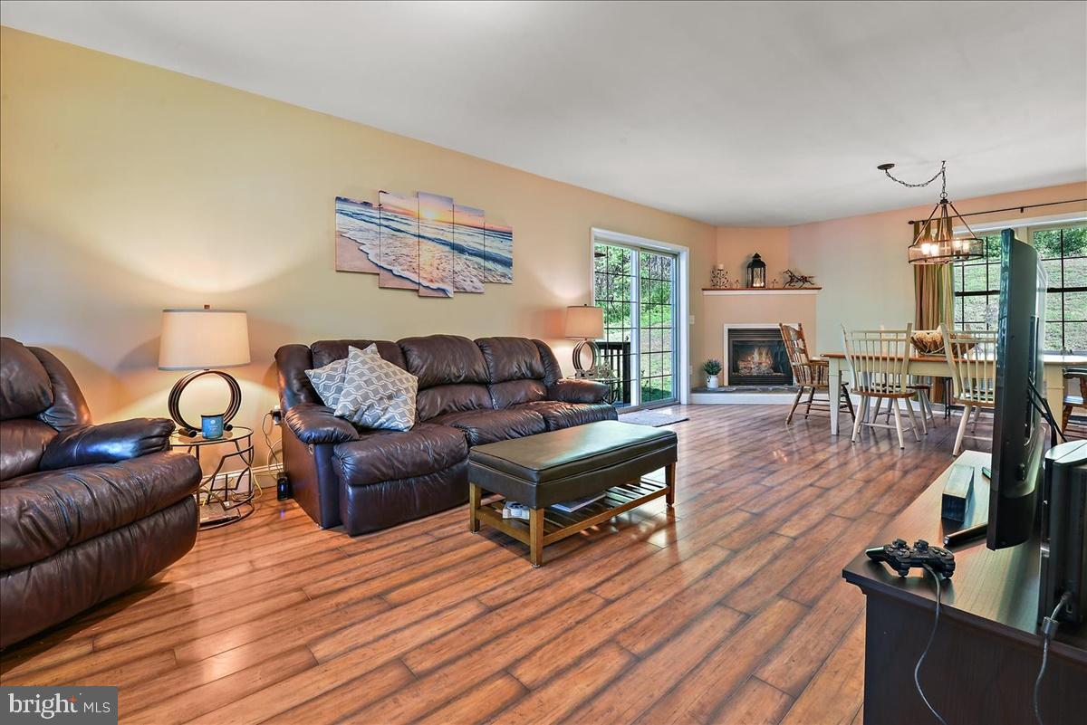 555 Candy Road Mohnton, PA 19540 - Photo 5 of 31 Living Room