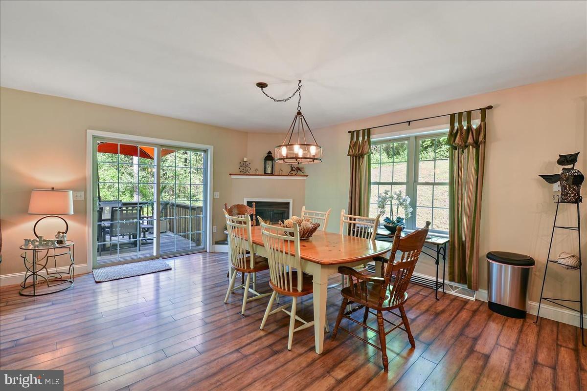 555 Candy Road Mohnton, PA 19540 - Photo 8 of 31 Dining Area