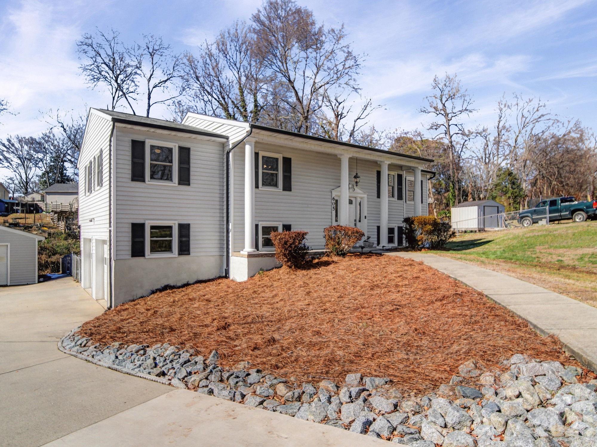 605 Spring Street Mount Holly, NC 28120 - Photo 3 of 34