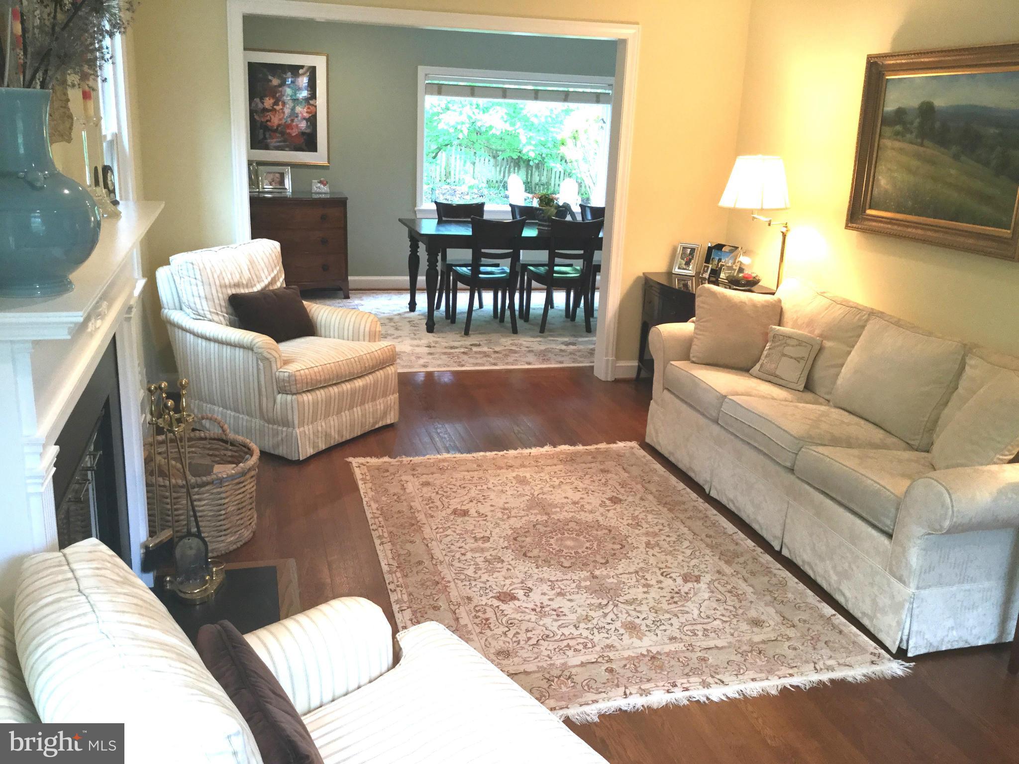 6112 Wynnwood Road Bethesda, MD 20816 - Photo 11 of 28 Living Room
