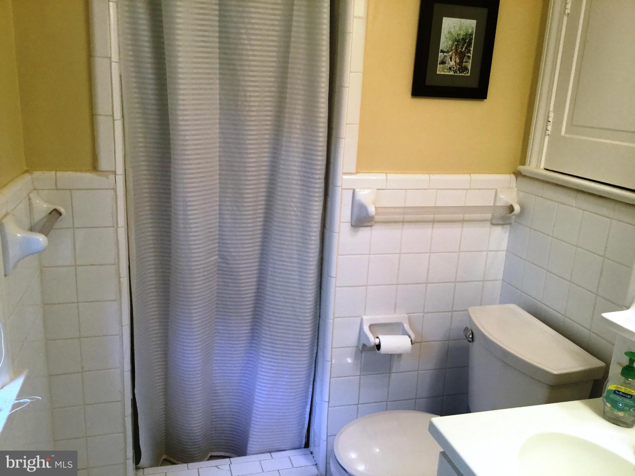 6112 Wynnwood Road Bethesda, MD 20816 - Photo 18 of 28 Bath (Master)