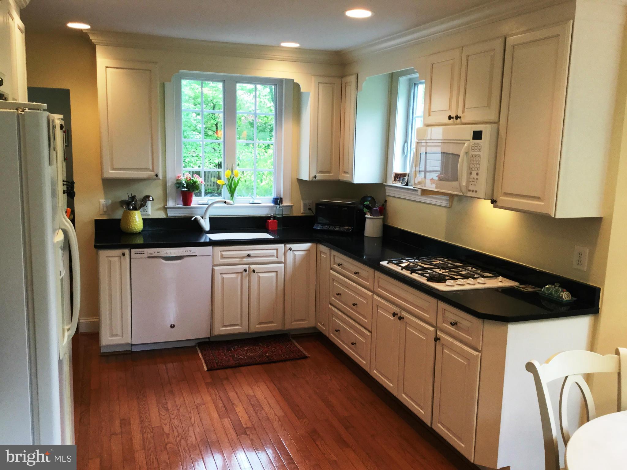 6112 Wynnwood Road Bethesda, MD 20816 - Photo 5 of 28 Kitchen
