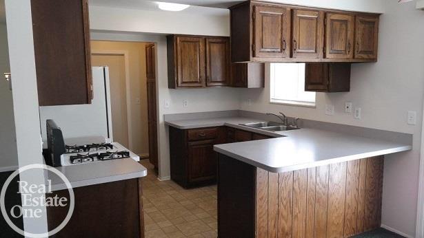 8560 Waumegah Road Clarkston, MI 48348 - Photo 3 of 30