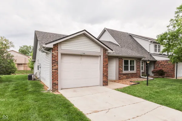 $179,900 | 1136 Paradise Way, Unit A, Greenwood, IN 46143