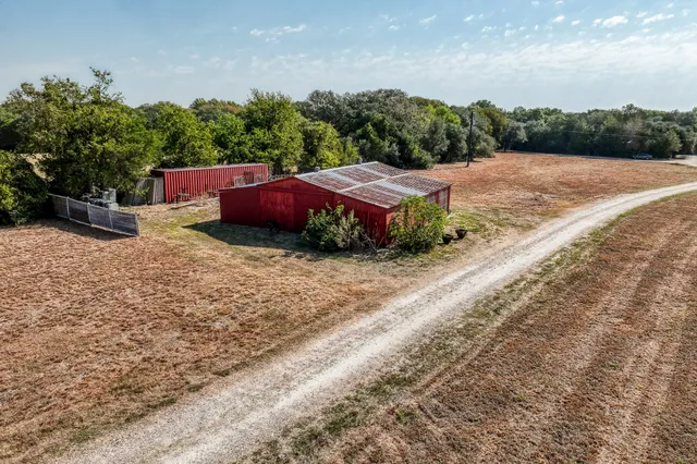a view of a house with backyard and a tree