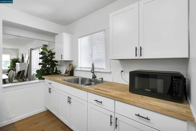 $699,999 | 2596 MacArthur Boulevard, Oakland, CA 94602