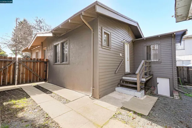 $699,999 | 2596 MacArthur Boulevard, Oakland, CA 94602